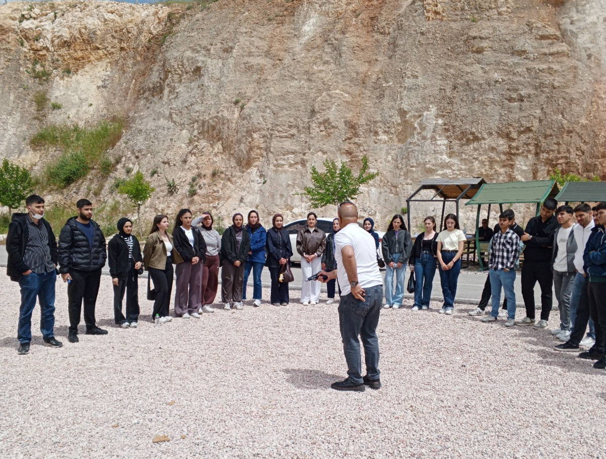 OĞUZELİ MYO ÖĞRENCİLERİNE UYGULAMALI ATIŞ EĞİTİMİ